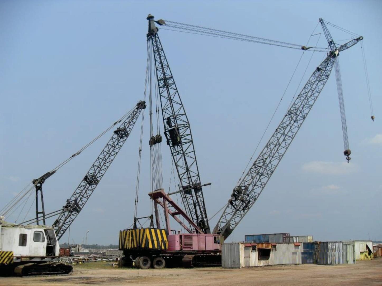 Harvey lifting cranes at HTSL Free Port Zone — multi-boom heavy lift